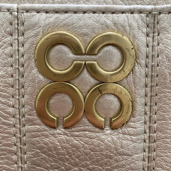 Gold Coach crossbody bag. - Picture 4 of 9